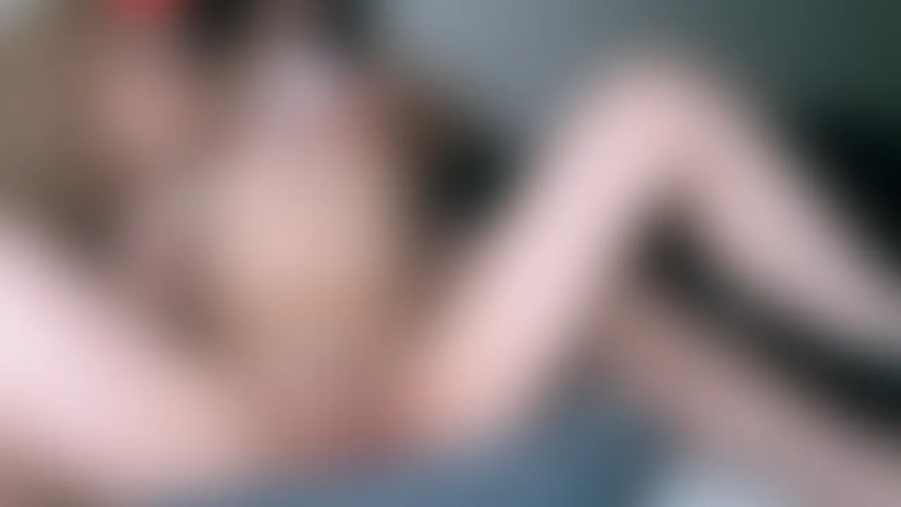 【初全裸・絶頂】TENGA EGGで開発。清楚な医療学生が快感に抗えずぐちゃぐちゃに乱れる姿。
🚨 閲覧前のお断り
作り物のAVのような、嘘くさい綺麗な映像が見たい方は購入しないでください。これは、ガチの素人が年上の担当美容師の俺に対して、快感に負けて完全に壊れていく「本物」の裏側です。
ーーーーーーーーーーーーーーーーーー
普段は真面目に医療系の学校に通ってるましろ。
前回はいっぱいご奉仕してくれたから、「今回は僕が気持ちよくしてあげる」って言って、初めて全裸にさせてみた。
150cm 35kgの華奢な体を晒して最初はモジモジ恥ずかしがってたのに、TENGA EGGを使って優しくクリをいじってあげたら反応が一変。
僕に完全に支配されて、抗えない快感にどんどん表情が乱れていくの、ほんとたまらない。
➢ TENGA EGGを当てた瞬間、ビクッと跳ねるリアルな反応
➢ 「あっ…だめっ♡イクッ♡」と恥じらいを忘れて絶頂する生々しい喘ぎ声
➢ 色白でスレンダーな体が快感でぐちゃぐちゃになっていく過程
テンガエッグでいじられてる時の息が上がっていく感じがリアルすぎて、編集しながらこっちまで興奮しちゃった笑。
想像以上に感度が高くて、完全に僕の開発が効いてきてるから、次はもっとえぐいシチュエーション試す予定。
今回もましろの喘ぎ声がガチでヤバいので、絶対にイヤホン推奨で🎧
ーーーーーーーーーーーーーーーーーー
⚠️【圧倒的にお得な見方】
この動画を単品(1500円)で購入するよりも、【全作品見放題プラン(2980円)】に加入した方が、過去のエグいご奉仕動画もすべて見れるため圧倒的にお得です。
【出演しているカットモデル情報】
モデル:ましろ(@msr_4ro)
・150cm 35kgの色白華奢なモデル級の美少女
・清楚すぎて乳首もまんこも綺麗なピンク
・学校では清楚で真面目だけど、本当はエッチなことに興味津々 (2/2)