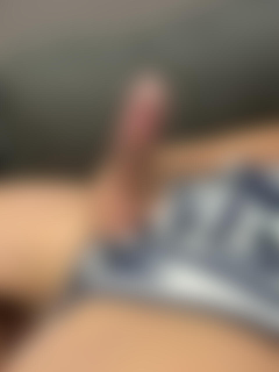 今回は着衣からひょっこり勃起チンコ画像です‼️ sample 3