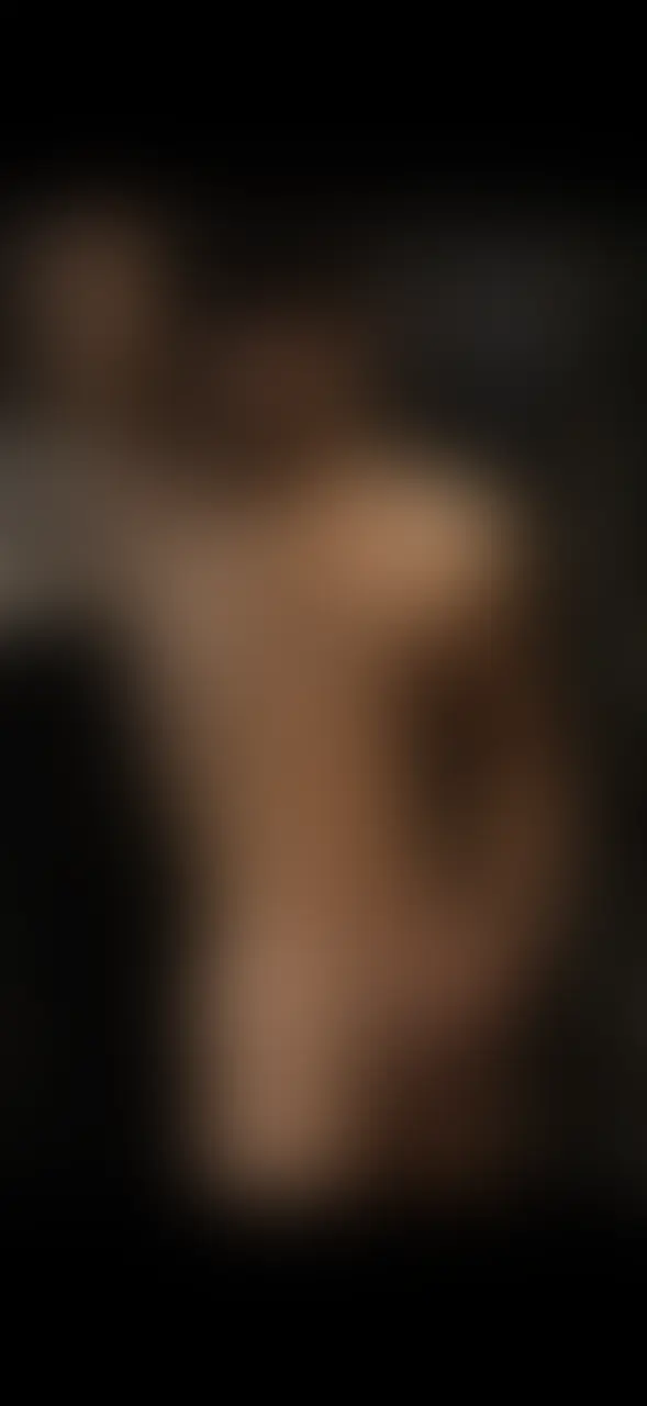 シャワー前でポージング🚿💪 sample 2