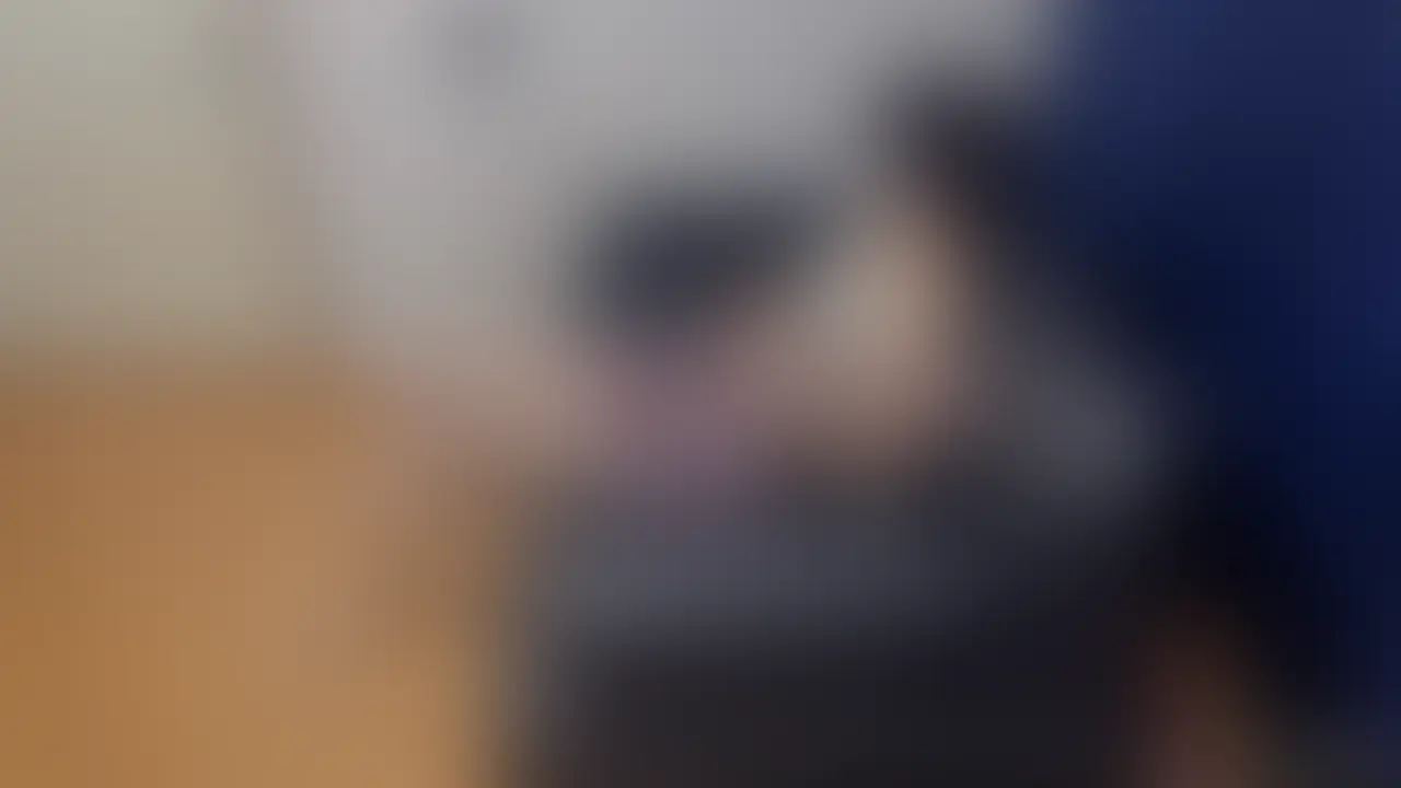 新しい作品にとても満足しています。オーガズム前の体の緊張の仕方がとてもエロチックで、喘ぎ声や音もとても刺激的です。同じように脚を伸ばしたり、オナニーしてオーガズムに達する動画も注文したいと思っています。椅子に座って体を後ろにもたれさせ、オーガズムに達するまで体を緊張させ、痙攣させる様子も見たいです。音は何でも構いません。オーガズムに達するまでのエロティックな宣言は、本当に興奮します。5分以内の長さをお願いします。以下のアングルは参考までにお勧めです。

6分35秒 (2/2)