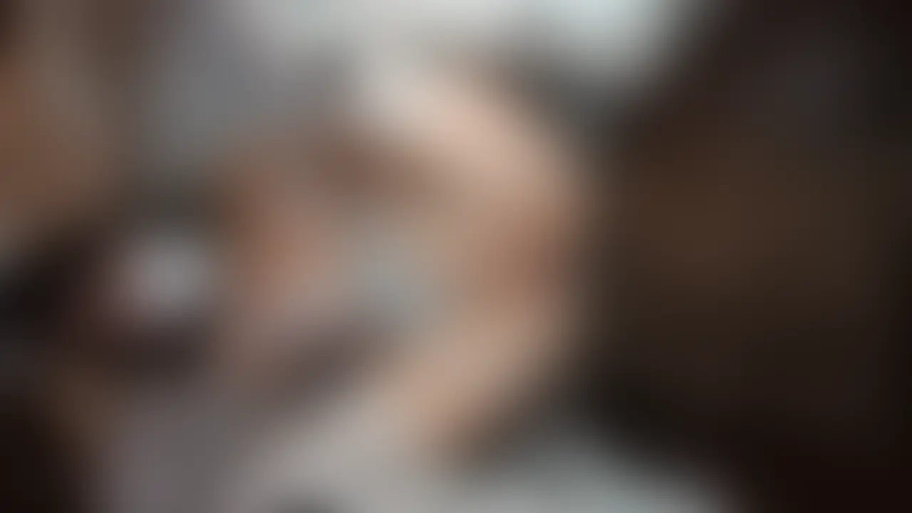 いっぱい焦らされて、いっぱいおねだりさせられちゃって…
もうガマンできないくらいトロトロになってたの…。

だから、入ってきただけで…もうダメで、すぐイっちゃって…🙈💦

気持ち良すぎて、ぎゅーって締め付けちゃったのか、
抜かれた瞬間、ぴゅってお潮吹いちゃって…
しかもそれが一回じゃなくて、動くたびに何回も…///

恥ずかしいのに、気持ち良さのほうが勝っちゃって、
もう頭まっしろで…
何されても【イっちゃう体】になってたの…🥺

見られちゃう体勢でいっぱい可愛がられて、
それだけでもう限界だったのに…

「ちゃんとおねだりして？」
って優しくいじわる言われて、
後ろからぎゅって抱きしめられながら、トントンってされて…

奥まで届くたびに、
「むり…むりぃ…♡」って声も出なくなって、
気持ち良すぎて、意識ふわふわしちゃってた…///

なのにね、止まらなくて…

もっとしてほしくて、
もっと触ってほしくて、
気づいたら自分から

【もっと…お願いします…】
っていっぱい甘えてお願いしちゃってたの…🙈💕

たくさん可愛がってもらって、いっぱいイっちゃって、
最後はぎゅって抱きしめられながら…

【いちばん奥に…ください…】
って素直におねだりできてて…💦

褒められながら満たされた瞬間、
幸せすぎて、最後にもう一回イっちゃった…///

甘やかされると、すぐとろとろになっちゃうの…
私って、ほんと雑魚すぎるよ…🥺💘 (2/2)