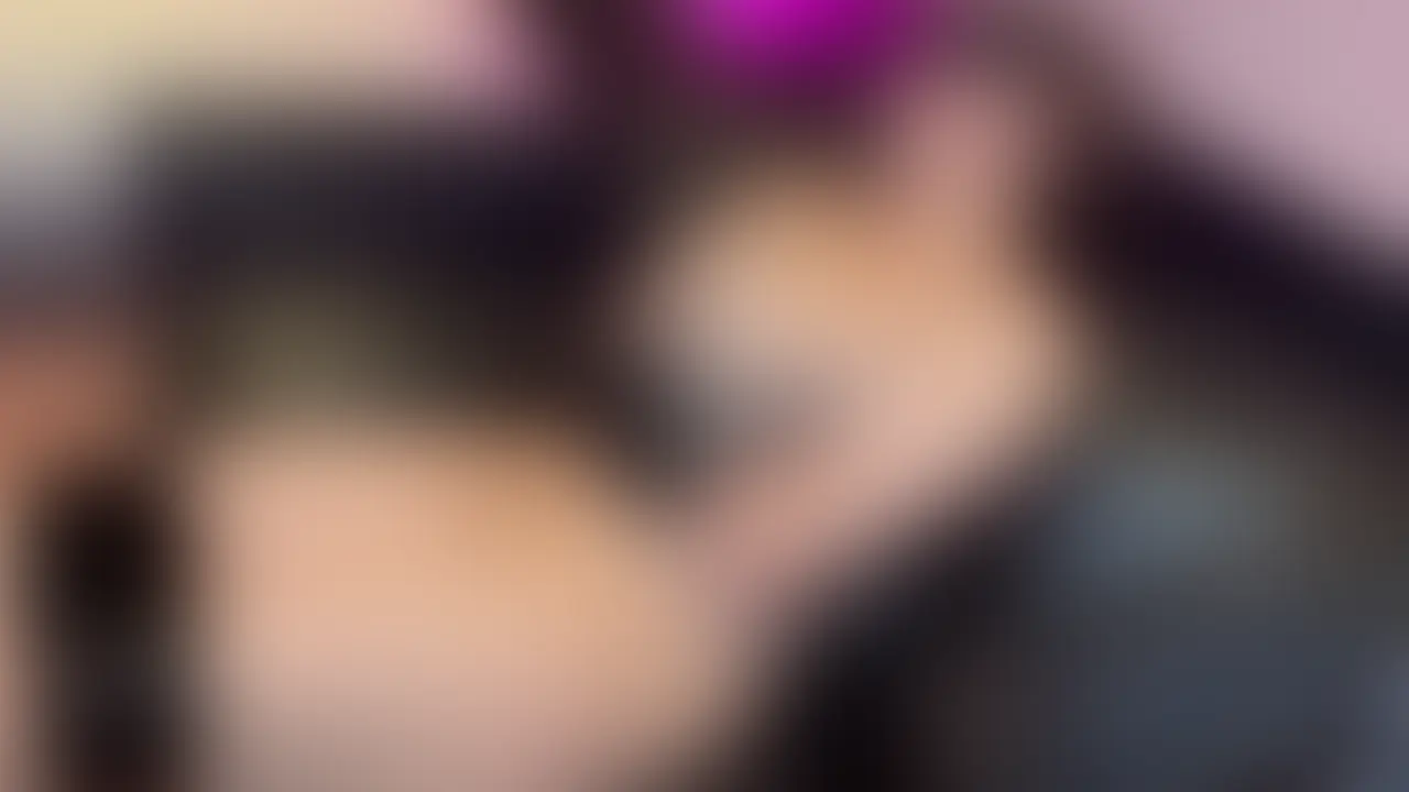 雑魚マゾ分からせ音大生/玩具責め❌初ピストンマシン
🔞ここからシリーズ紹介文です↓↓
フォロワーも多く、ハメ撮りもがっつりあげて、バッチバチの裏垢女子さんにふとお誘いDMを。
『いつか会ってみたいと思っていますが、私は本当に雑魚すぎるので、亮さんが全く満足できないと思います。
軽率に連続イキしたりオホ声出ちゃうし…
それに殴られたり首◯めは怖いし…
とにかく私にはまだ早いのでごめんなさい』
ということで、一度断られている方です。
誰にでもハードなプレイを押し付ける訳では無いですが、当時の動画はそこそこハードな物が多かったので😩
後日、改めて低姿勢に低姿勢にとにかく低姿勢に優しく擦り合わせをお願いしたら「私自身Mだと理解しているので、本当に優しくしてくれるなら…」と。
わざわざ新幹線でうん時間かけて来てくれました。
新幹線のホームに現れたのは、よほどオホ声とは縁遠そうな、童顔ツヤツヤ黒髪ショートの女の子。
そもそもこの子が裏垢を…?と一瞬思いながら、出会って15分で新横浜のホテルにinしていました。
🔞ここから本編紹介文です↓↓
顔を見れば分かる、Mなんかじゃ無いこの子のマゾ気質
快楽責めに少し強めのスパンキングを織り混ぜ、首◯め◯パンのオンパレード。
予想通り「イケる」子なので、ディルドを喉開けで突っ込んだら、それもイケる…
楽しくなって竿で喉開けイラマしちゃいましたが、後で少しやり過ぎですと言われました笑
玩具責めとピストンマシンではオホ声イグイグ連発。
中イキ懇願。もう雑魚過ぎです。
まぁ新しいことが知れて、良かったのではと。
僕らは素人、これこそリアル
固定で撮っています📹
いいね、保存、コメントをお願いします🔥 (2/2)
