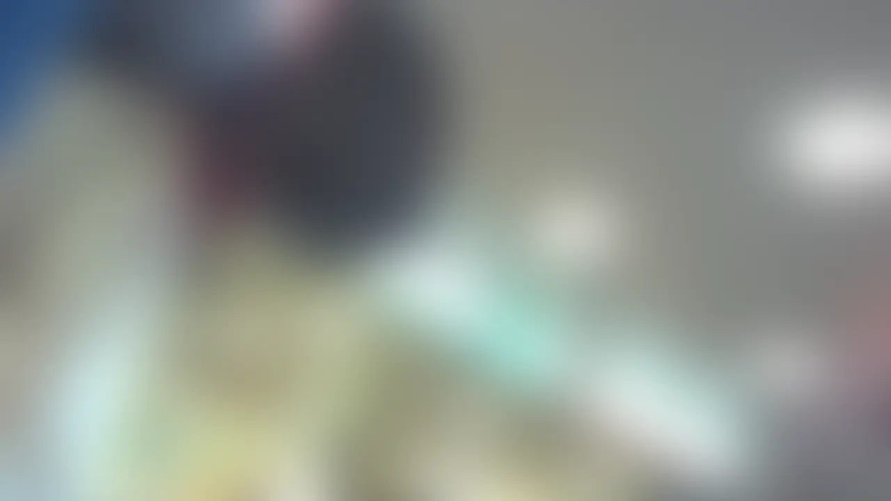主要駅に向かう道中ミニスカKを発見 ポニーテールで童顔でかわいかったです
むちむちとしたお尻を震わせながら歩いていたので気付いたら撮ってしまってました
カメラ越しで見てみると黒パンからハミ出てる白い?布 黒パンから純白がはみ出てしまってました
この子は見えてないつもりでも僕からは見えてしまってるむちむちとしたお尻だと隠しきれていないのが本当に興奮してしまいます
電車を降りるのか横からも撮れてしまいました
一緒に出る雰囲気をかもしだしながら至近距離で最後の純白も拝められたので勃起が収まらずそのままトイレに直行してしまいました (2/2)