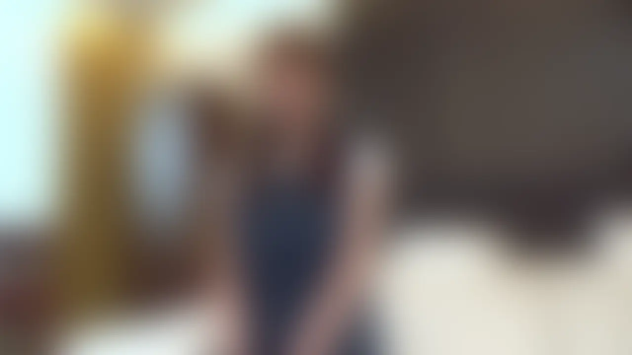 *動画では顔出ししています🥰
【匿名度AAA:完全匿名!】Gカップカメラマンのど敏感奥さんがトロ堕ちするチチクリ挟射ごっくん!
挟んだ谷間に中出しシテ💕
こんにちは、ど素人ポルノ@麗子です。
今回のAVごっこは、フリーランスのフォトカメラマン📷として活躍されているお友達のYちゃんのえち動画です。
いつもハツラツとしていて、笑顔が素敵な奥さまがお仕事とは真反対の「撮られる側の自分」にちょっと照れつつも、美肌おっぱいを弄られた途端、理性が崩壊しちゃって…
87cm・Gカップ美乳を揉みしだかれて瞳をトロけさせるYちゃん😊ですが、大人しそうな見た目からは想像できないやらしいパイズリで卑猥な音を奏で、谷間でザーメンを搾り取っちゃいました👀 (2/2)