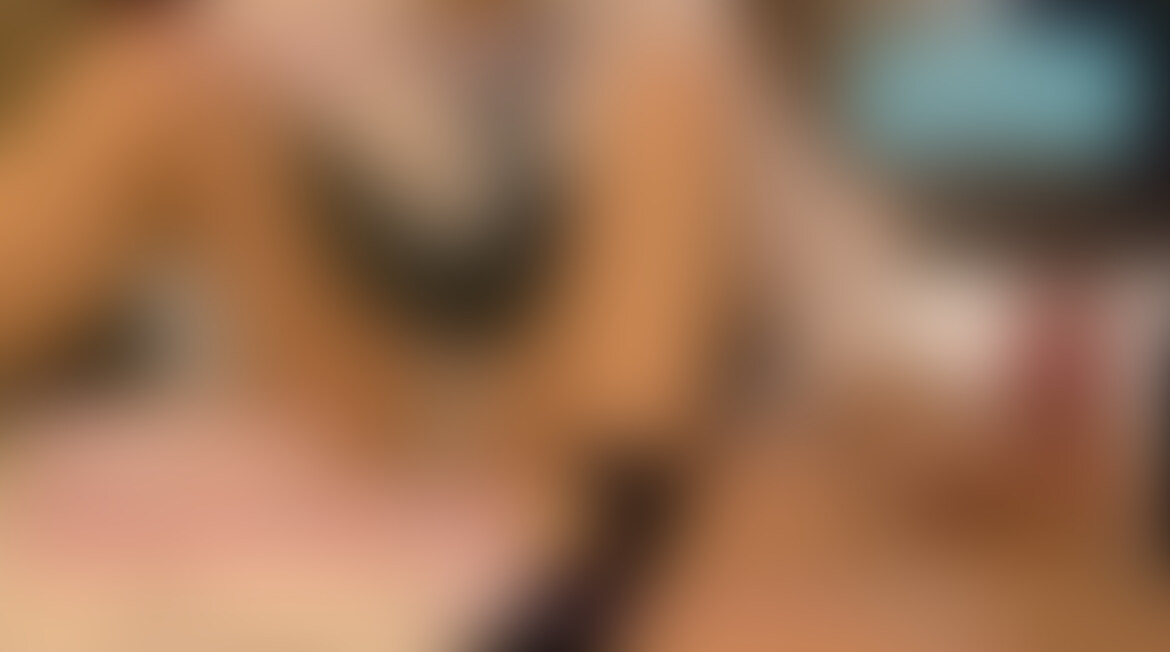 制服に着替えて登場するところからベッドでパンチラしておっきくなったおちんちんをシコシコしてあげる動画です🩵
この動画は得得プランさんと単品販売から閲覧出来ます📸 (2/2)