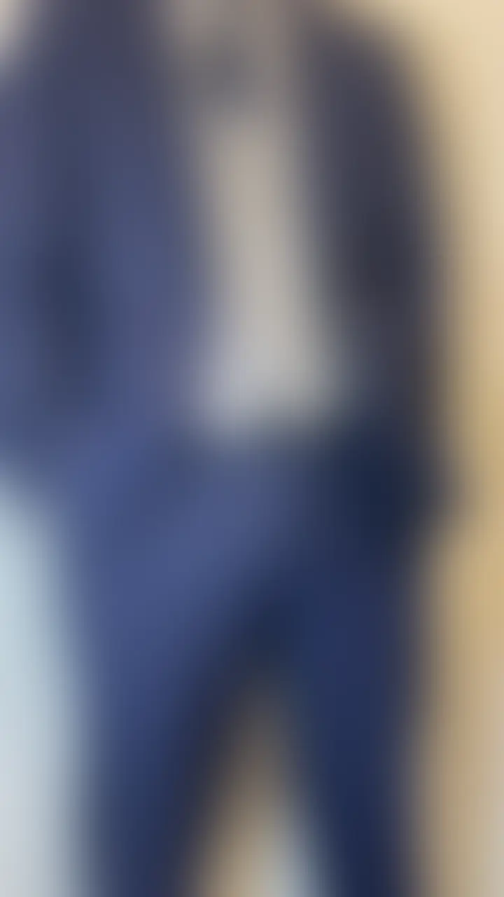 仕事終わりのスーツリーマン sample 1