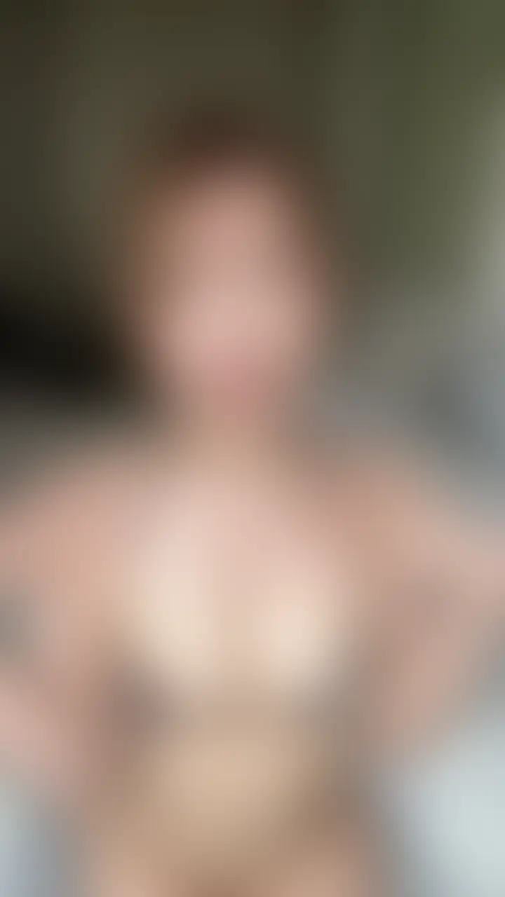ぬるてかおっぱいマッサージ・つよつよ編!
前回、オイルでぬるぬるてかてかセルフおっぱいマッサージを行った密屋みみ。しかし物足りなく、助っ人にお願いしてさらなるおっぱいマッサージをしてもらうのだった…。焦らされておねだりしたところ、つよつよマッサージが始まってしまい……!? (2/2)