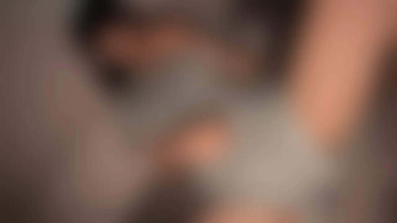 【顔出し】どんどん変態になっていくゆるふわJDセフレちゃんとお泊り中出しセックスした時のハメ撮り。
この日彼女の中が気持ちよすぎてそれを察したのかいつも意地悪されてるからって積極的にイかせようとしてきて頑張ってる姿が可愛すぎていろいろ我慢できずにソファーで中出し…。
そのあと仕返しにいつも通り奥の気持ちいいところたくさん攻めて結局いっぱいイかされまくってたのがエロ過ぎた。 (2/2)