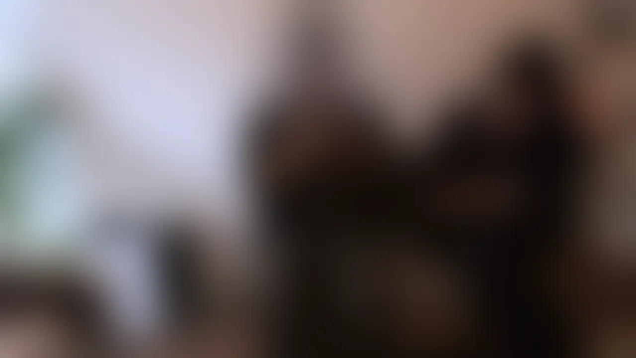 「中イキの動画は半分くらい疑ってます…」
って今回来てくれたのは28歳のライブ関係者の子。
みつきの動画を見て連続でイカされ続けてるのに憧れて来ちゃったけど、動画の内容は半信半疑。
インタビューの雰囲気からも僕のことを全然信じてない雰囲気が伝わってきます。
めちゃ疑ってるやん…と思いながら悩みを深堀りしていくと、何年も前から中イキに憧れがあったみたい。
だから、疑いつつも密会に来ちゃったとのことです。
こうやって疑いながら密会に来た子を、本人が思っている以上に開発して、後悔するほど快楽漬けにしていくのもいいですよね笑
ということで開発スタート。
まずはみつき式で子宮調律。特殊な技法で呼吸、子宮、骨盤周りを開発していきます。
だけど、疑われているのもあり、開発は難航しました。
マッサージである程度感じているものの、絶頂まではイケず。
完全な素人を開発しているので、こういったことはよくあります。
こんな子を爆イキさせたらえろいよなと思いながら施術を継続していきました。
すると、お腹のマッサージあたりから反応が変わり始め、少しお腹を揺らしただけでも「イキそう…」って言ってきました。
「まだ我慢ね?」っていじわるすると苦しそうに我慢してるのが可愛かったです。
カウントダウンしながら、「ほら、イケよ」って命令すると全身をガクガクさせながら絶頂しちゃいました。
そこからは感度もどんどん上がっていき、何度も何度も身体をガクガクと痙攣させながらイッちゃってるのも興奮しました。
「もうイッてるから…」って涙目で懇願してくるけど「動画の子みたいにたくさんイカされたいんでしょ?」っていじわるしながら、何度も何度もイカせてあげました。 (2/2)