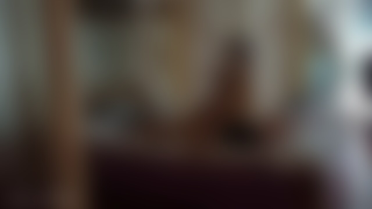 声でない人が思わず出しちゃうヤバいやつ
旦那の留守にやってきてくれた奥さん
とぎれとぎれな余裕な吸うやつだったのでローターを入れながらです。中が震えてクリの真裏から押し出す感じでまた違うみたいですね。1番人気な吸うやつだから声出ないと言ってたのにどうしたんでしょう?
バイブ入れながらの吸うやつは「あー気持ちい」ですか。そしてイク、イッチャうーっていうのはどこででしょう笑
吸うやつが挟まったまま取れません。面白いからそのまま放置。そしてクリ最強のおもちゃを手マンしながら。普段声出さない人が叫んでます。当てるのが難しいので上から馬乗り。
脚閉じれないように○○○束してクリバイブを擦ってます。僕はバイブ1つ持ってるだけなのでいろんな体勢で攻められます。
クリを舌先で、中を重みのあるドリルで突くおもちゃ。やっぱり上からがいい痛いね。正常位も上からがいいみたいです。足をしっかり上げてドスンドスンと。
舌先バイブは喘ぎがうめきになりました。これもGスポット向けがいいみたいなので吸うやつをクリに。たくさんわめいてよ。クリの真裏を舌先ピストンされてその伸縮でクリに吸うやつがぴったりハマって…
一杯行くけどストップしないんですか。じゃあこれも最終形態へ。 (2/2)