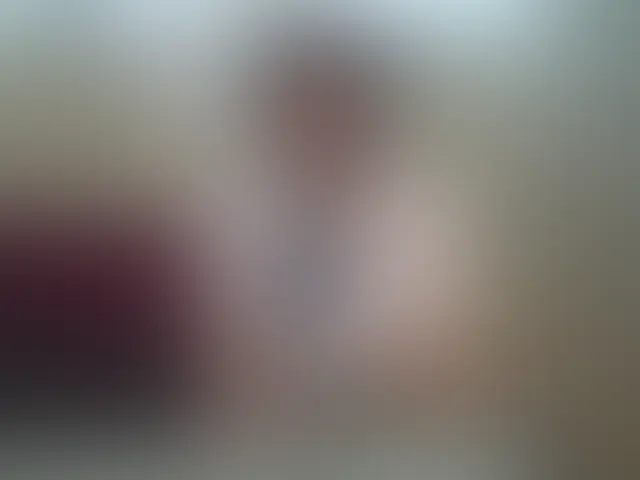 【本編完全顔出し】
case.004 今日はこの子で抜きます。素っ気ない態度をにわからセックスを叩き込みたいからです。

撮影時期：2006年ごろ？
名前：？？ちゃん
年齢：1☓歳
雰囲気：ショートが似合う色白巨乳
性格：連れない態度で押しに弱い
――――――――
いや〜〜〜〜、
押しに弱い、受け身女子ってマジでチョロいよな～。

最初はそっけない感じ出してるのに、
少し距離詰めると急に大人しくなるというか、反応が素直。

「別にそういうんじゃないし…」みたいな顔してても、
マ●コは糸引きまくりのトロットロッ、、、ビクビクして乳揺らしてるし。
なんだ、気持ちいいじゃん。ガシガシ突いても問題なさそうだね。
ハメたらハメたでちゃんとエロい声で鳴くし。

この時代の〇Kの色白巨乳は意外と希少かと思います。 (2/2)