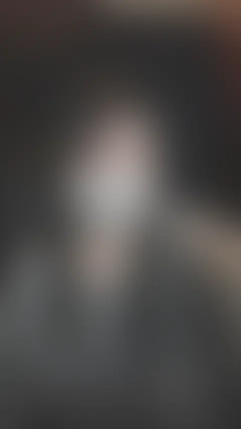 ネカフェで服脱いでオナニー
初めて全裸なったから頭バグった (2/2)