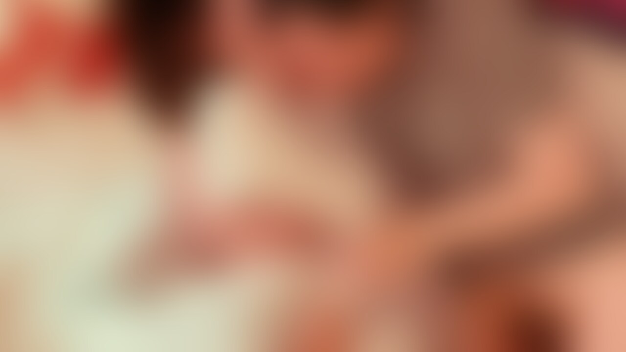 既出の乳首虐め盗聴の後...一度水分補給させてる間にiPhoneで○○○設置!
乳首ってどんどん感度が良くなるんですね。
イクのをずっと我慢する感覚が続くのか、優しく執拗に弄り続けると堪らず私の足に股間を擦り付けてきます。
スパッツの上から優しく胸を揉むように股間を揉むとすぐに果ててしまいます。
いつもですが、あえて挿入はしません。
このパターンだと後日はフェラだけ。
挿入はさらに後日にお預けです。
...とはいえ、ミスって射精してしまっています🙇💦...NEET奉行 (2/2)