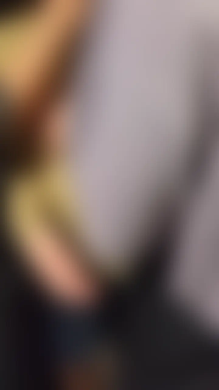 《ブラック校内行事》G大付属学園祭・生◎会女子委員連れ込みイタズラ行為
↓なんかもうグショグショって感じで…🫣💓💦↓
都内名門校で知られるG大付属の学園祭で撮影された動画です。
撮影しているのは出店を出展していた剣道部3名で
規則違反を注意しに来た生◎会の女子学祭委員に逆ギレして
来賓用の多目的スペースに連れ込んだと言われてます。
指マンで潮を2回も吹かされてスカートをびしょ濡れにされてます。
2人に立て続けに挿入されて連続で中出しもされてます。 (2/2)