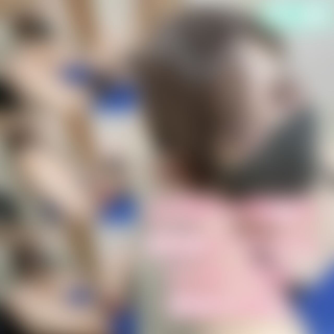 こんばんは♡
今回は久々のキャバ出勤だったので
ドレス着たままオナ撮りましたー❤️
誰もいなかったのでリビングで大胆に⋯笑
最中に彼氏から電話きて話ながらも
オナ続行する私えろ😆笑
気持ち良すぎて手が止まりませんでした笑
さぁ!果たしてめぐがオナしてたことはバレてるのか⋯🫣
後編もお楽しみに♡
てか、鞄の中にオモチャ入れてた私🤣
後編はこちら❤️↓↓↓
https://myfans.jp/posts/bb64857c-2255-42b4-91c2-aac42ec214d8 (2/2)