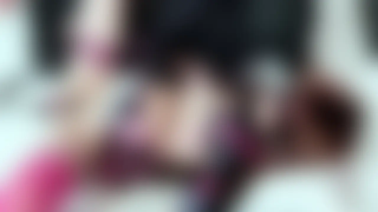 しおんちゃんのNIK◯Eのネ◯コスです。
玩具で責めてみました。
手持ち無沙汰になってしまい、ベロチューとかしています。

【収録内容】
3点ローター
ベロチュー
クンニバイブ
別アングル

【動画情報】
25分 (2/2)