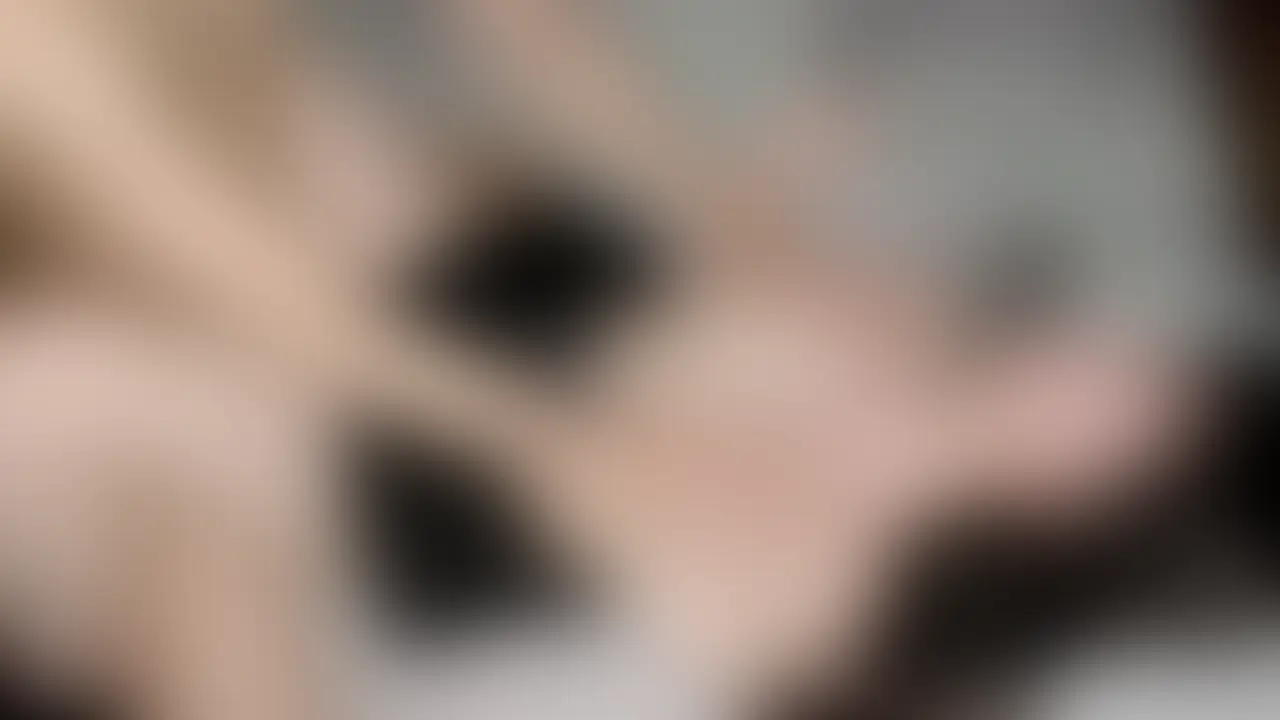 【長編ハメ撮り】意地悪なドSお兄さんとの敗北えっち♡
いじわるな関西人のお兄さんのお家に遊びに行ったらそのまま流れで…♡
首絞めキスハメされて脳がとろけて最後はギブアップしちゃいました♡ (2/2)