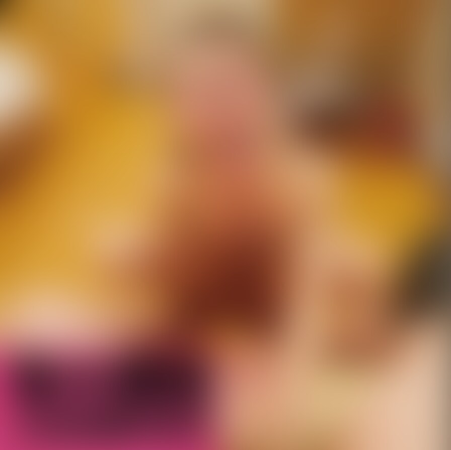 【6】本編
単独さん2名による肉便器○○○。
ますは貼り付けにされ、人権無視で責められます。
様々な容赦ない責めに悶絶するヒマワリ。
やっと解放され、おち〇ぽを欲して懇願のおねだり。
やっとありついた肉棒をアへ顔で咥え、しまいには手こきだけで果ててしまう真正のおち〇ぽ中毒の人妻肉便器の姿を是非ご覧ください!! (2/2)