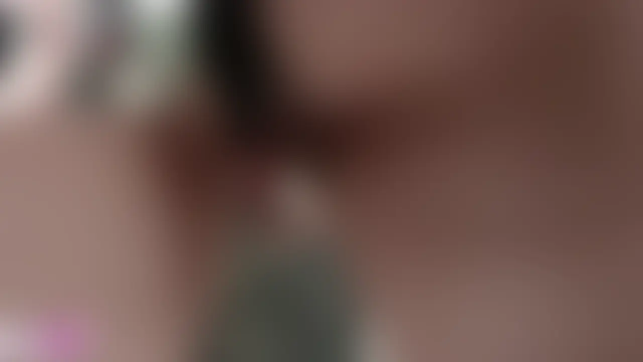 ​FE19-AL02 ここまでならNTRじゃないんだから！！美爆乳Gカップ20歳の理由ありグラドルが彼氏にもファンにも事務所にも秘密の裏バイト！艦隊ゲームコスでオ〇ニー逝き狂い！美しすぎる神おっぱいにザー〇ンぶっかけ！(3/4)

​

【作品紹介】

彼氏持ちの子にどこまでＯＫさせられるか。という**コンセプト
シリーズ！！いよいよ開始です！！
話術で、現〇マで、極太ち〇こで、、、とありとあらゆるモノを
駆使して彼氏持ちを墜としていきます！！

今回の餌食は超美巨乳の神おっぱいを持つ彼氏持ち(皆には内緒)
大人気グラドルレイヤーさん！！
お顔絶対ＮＧとのことでお見せ出来ないのが残念！！
勿論めちゃくちゃ可愛いですヨ。さっすが大人気グラドル！！
ひょっとしたら貴方の推しかも！？

その代わりといってはなんですが、是非！！この美巨乳を
がっつり堪能してください！！
こちらははじめっから全開の出し惜しみなしです！！
形といい色といいサイズといいもう何もかもがパーフェクト！！
そう、まさにゴッドおっぱいなのですので！！

きっかけは某つぶやきＳＮＳでの撮影ナンパ
衣装と撮影場所用意するから。と大人気艦隊ゲームの巨乳キャラ、
プ〇マートンのテニスウェアスキンで個人撮影をＯＫして貰いました。
黒のスケスケパンティに普通にしてても下乳がはみ出てくるナイスな
衣装で静止画撮影開始！！

もうなんか全てがエロい。突き出たおっぱいは勿論、可愛い声、白くて綺麗な肌、
下半身のむっちり具合、迫力がありながらきゅっと形の綺麗なお尻、
いい感じにいやらしい盛り〇んにすじ〇ん、今どきめずらしいもさもさま〇げ
・・・ん？ま〇げの奥が愛液で濡れて光ってる？
などと想いながら色々お話ししつつ撮影していたところ
　イベントがなくなって仕事がなくて大変
とのこと・・・これは・・・チャンス？

お金払うから！！といってダメ元でヌード＋オナニー撮影を頼んでみた所、
撮影者は別の部屋にいるなら。。。という条件付きでＯＫを！！

別室からリモート撮影しながらヘッドホンに向けて指示を出す
美巨乳おっぱいちゃんのオナニーはほんと最高！！
透けパンティ越しに艶めかしく動く指がめちゃくちゃエロい！！
形も色も最高な乳首も最初っからピン立ち！！
撮影時から濡れ濡れだったので、始めてすぐにくちょくちょと
いやらしい音を立て始める。お尻の穴まで愛液が伝っていて
もう４５４５が止まらない！！
そのうちどうにも我慢出来なくなって・・・
この先は是非本編でご確認下さい。

お品書き
・リモートＭ字オナニー
・立ちクリ吸いオナニー
・電マ正座にディルドフェラ
・クリ吸いとバイブの２点責め
・神おっぱいにねばねばザー〇ンぶっかけ

今回も購入者特典がありますので是非最後まで見て応募してください！！ (2/2)