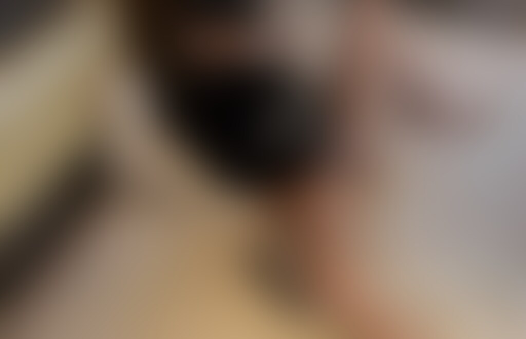 とろとろむちむちおま○こ潮吹きオナ🤍
上からバージョン！

電マ用意してたんだけど、手だけでくたくたになるまで潮吹きオナ○ーしちゃった♡♡

乳首とクリ一緒にカリカリ…♡ってするのめっちゃお気に入りなの🥺
下着の上から触ってたのに、直におま○こ触ったらびっくりするくらいとろとろでさらに興奮高まった///

おま○こ切なくなってナカ欲しいっておねだりしながらのクリ責めオナたまらん♡♡
モザイク越しでもおま○こヒクついておちん○ん欲しがってるの分かると思う👀

すいまのおま○こにドロドロの精子たくさん出して…♡♡ (2/2)