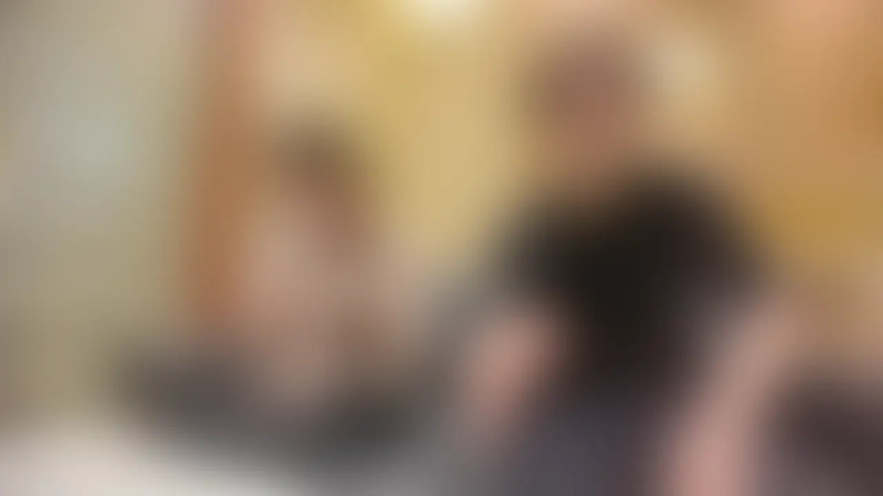 【本編目隠しのみ】処女卒業してから2ヶ月のお嬢様♡
大学生に上りたてで遊ぶのを覚えたての可愛いお年頃の裏垢女子さんと密会してきました!
家の門限があるからとお昼に待ち合わせされたので、つい両側の首元にキスマを付けたら帰った瞬間バレてて笑ったwww
覚えたての騎乗位で頑張って腰をフリフリして気持ちよくなってプルプルしてるのが可愛かったです🤭 (2/2)
