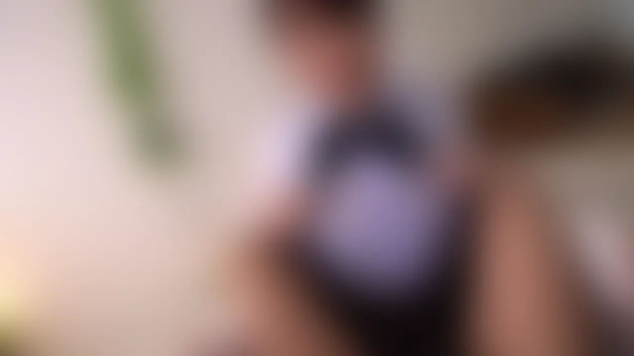 制服女子の手コキとフェラ動画
フーゾク好きなら誰もが耳にしたことのある某風俗グループからの委託販売です。
アイドル顔負けの可愛い女の子が多数在籍している人気店です。
フーゾク店も最近めっきり客足が減っており
だいぶ頭を悩ませているらしいです。
女の子も稼げないと3日も持たずに辞めちゃうみたいで。
そこで、在籍の女の子にお金を渡して販売目的で撮影しているようです。
確かに女の子はお店に幾らでもいるでしょうから良いアイディアですね。 (2/2)