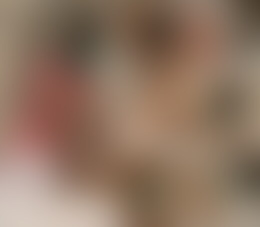 小1からオナニーしてるスタイル抜群のマッサージ嬢を押し倒したら困惑しながら何度も中でイっちゃう様子を○○○
日々の業務で疲れた身体を癒すため若い女性が多く在籍している派遣のマッサージを呼んでみました。
期待に胸を膨らませて今回も2台体制でカメラを仕込みベッドが写るナイスポジションにさりげなく設置。
やってきたのは清楚系でかわいらしいお○○○さん!
スレンダーな体型ながらおっぱいが大きくてスタイル抜群です。
年齢は20代前半でもう1年くらいこの仕事をしているみたいですね。
優しい彼氏がいるみたいでお客さんとしてお店に来てくれることもあるらしいですが、エッチは少し物足りないみたいですw
下ネタもかなりイケる子で、なんと小1からオナニーしているという天性のスケベちゃんでした。
マッサージ中にさりげなく太ももに手を置いてナデナデ。
「あんまり触っちゃダメですよw」と○○○を諭すように注意されてしまいます。
仰向けになって二の腕を撫でまわしながらさりげなくおっぱいを触ってみると「ちょっとちょっと…!ダメですって!」と苦笑いしながら手をどかされてしまいました。
ギンギンに勃起してしまったので裏サービスで抜いてくれないか相談したのですが「そういうお店じゃないですから」と一蹴されてしまいました。
仕方がないので鼠径部のマッサージをしてもらっている最中に彼女の手を取り○○○パンツの中に突っ込んで勃起ちんぽを触らせると「これはちょっと…!やばくないですか…?」困惑してしまいました。
辛抱堪らなくなってしまった私は彼女を抱き寄せて強引にキスしながらベッドに押し倒しちゃいます。
彼女の口内に○○○舌を突っ込みながらマッサージの制服を乱暴に脱がして生乳もみもみちゅぱちゅぱ思い切りむしゃぶりついてしまいました。
「ねぇ…!ダメですって…!あんっ…あぁっ…!」と抵抗しつつも敏感な乳首を舐めまわされて気持ち良くなっちゃってる感じですね。
やっぱり○○○の時からオナニーしまくってるだけあって敏感な身体になってしまっているみたいですねw
ズボンを乱暴に脱がせて股間に顔を埋めると「そこはダメ!ダメぇ」と言いながらも愛液が大量に溢れ出してきてしまいました。
さらに激しく舐めてあげると、泣きそうな顔をしながら「待って…!イク…!イっちゃう…!!と大きく痙攣しながら絶頂してしまったようです。
ビンビンに勃起してしまったので彼女の顔に跨って○○○フェラチオしてもらいます。
ぐったりとして力が入らない様子でしたがかわいいお口に遠慮なくちんぽを突っ込んで腰を動かしちゃいました。
挿入しようとすると「ねぇ待って!そこはダメだって」と抵抗していましたが、ぐちょぐちょぬ濡れていたので気にせず奥までぶち込んであげます。
激しくピストンしてあげていると、「ダメ…ダメ…イっちゃうからぁ!!」と何度もイキまくってしまい可愛すぎます。
彼氏とどっちが気持ちいいのか聞いてみると恥ずかしそうに顔を背けながら膣をキュッと締め付けてイっちゃう感じが最高にエロかったです。 (2/2)