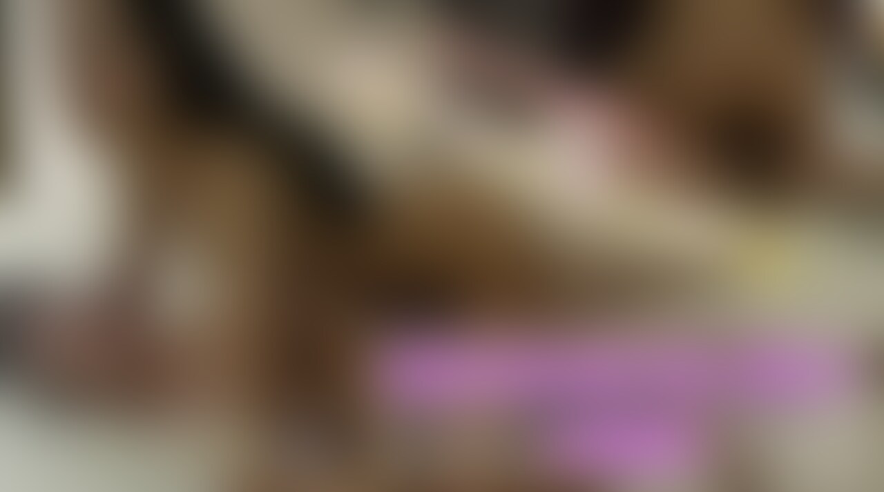 【初寝取られSEX】
2回戦目-②
初めて3Pフェラチオをしました。
男の人に囲まれて前後から攻められる状況に
ゾクゾクしちゃった❤️
上手く言えないけど
逃げ場を塞がれて支配されてる状況に
興奮したんだと思う🤭
最高にエッチでした🙈 (2/2)