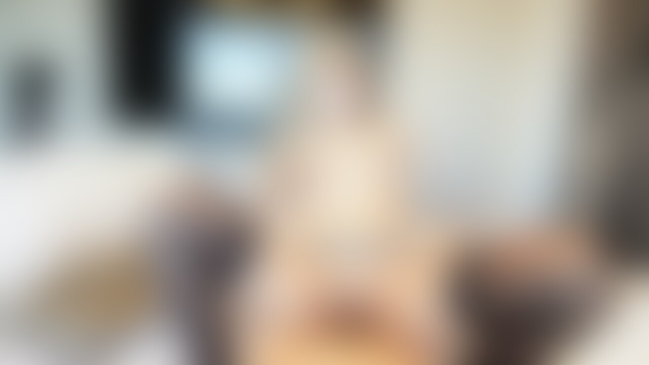 旦那様主観目線ハメ撮りです♪
乳首責めと言うか舐めるの大好きでプライベートでもいつもいっぱい舐めてるんだけど撮ったことなかった気がするので初かな😋
フェラチオして乳首舐めして騎乗位挿入しながら電マでクリ責めしてもらって○○○乳絞られて正常位でフィニッシュの大好きな流れのセックス是非見てね💕 (2/2)
