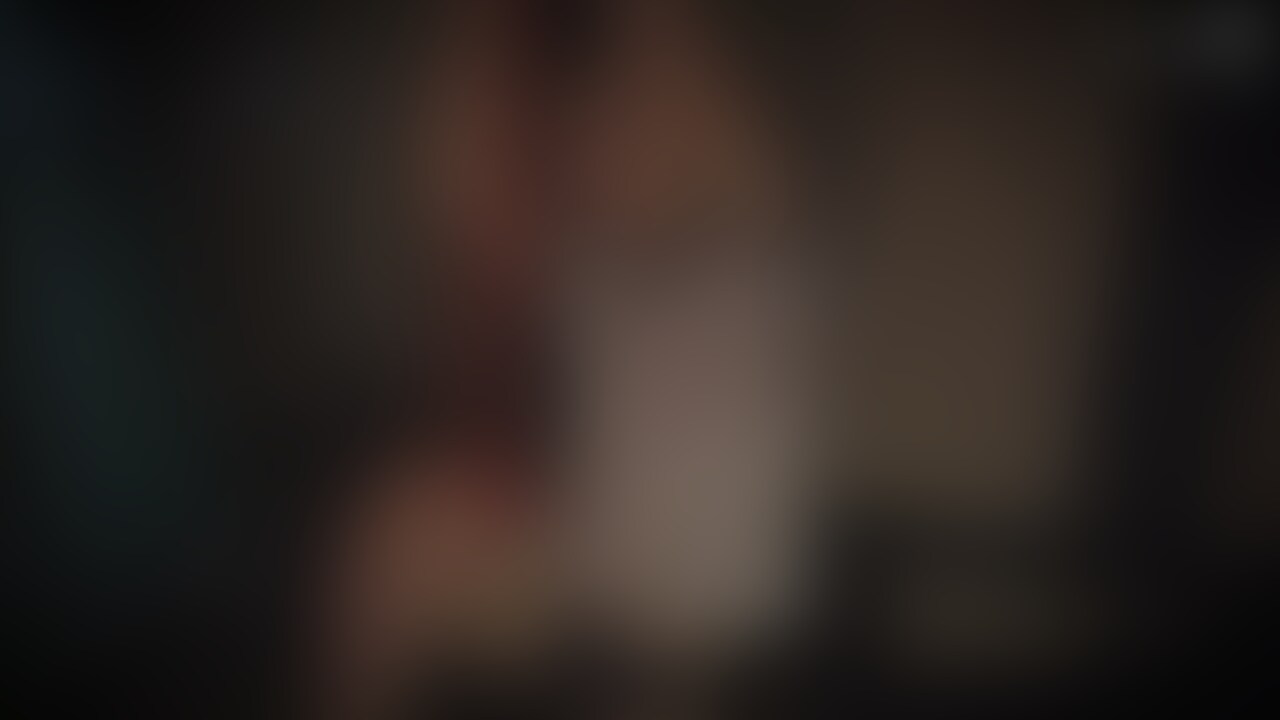 学校終わりの汗をかいた女体を紐で吊るし上げて卑猥な遊びをする。ポニーテールの元気な女がまんこの筋にブルマを食い込ませる。巨大ディルド挿入 (2/2)