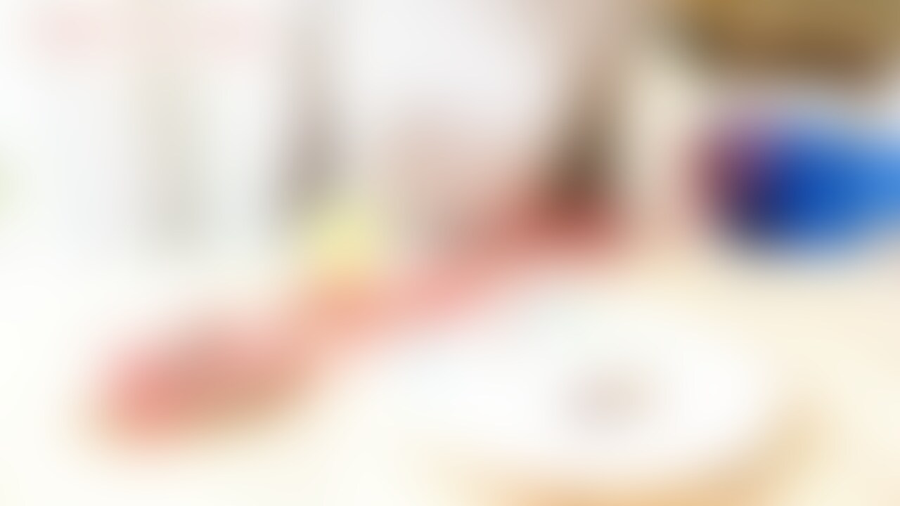 人妻パンチラ食べ歩き~中華バイキング編~公開しました♥ バイオレットのレースパンティーでパンチラしてきました。 (2/2)