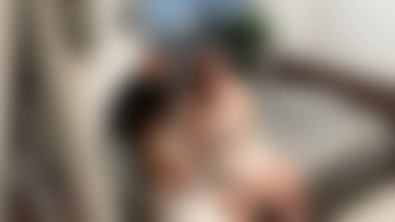 ※動画プレゼント企画実施中　最後まで見てください

【CAの美人二人組ギャルと4P乱交】
さな【27】・れいな【24】

第三者視点カメラ　裸

初の二枚抜き3Pです
前に抱いたCAのさなと先輩のれいな
何か3人で飯でも行こうってなって2人が部屋に来た

れいなもさなも俺の事かっこいいって言ってくれて何だかんだ優しいと気に入ってくれる
でも他にも女とかいるとか彼女いるとか好き勝手言ってる

そして先輩後輩2人の美人CAと一戦交えた後

もう一回やる流れでちょっと名案が…

結構人にやらせる癖がある俺だけどこの二人が俺の友達のはやととHしてる姿見たいなってことでこっそりラインで呼び出した

そしてさなとれいなに提案

4Pしない？と言うと「りょうくんだからHしてるから他の人は嫌だ」と言う事でさすがに断れる

「だめ？」って聞くと二人とも弱いｗ
断わられまくったから拗ねる

「もう萎えたから帰って」と言うと二人とも「ごめんね」って謝ってくる

ずっと拗ねてるとさながれいなに「顔見てから決める？」と妥協案を出してきた

そいつはめっちゃイケメンだから多分平気！

はやとを見た二人は「めっちゃイケメン！」ってテンション上がってる

はやとは伸長も182センチあるしイケメン

「二人ともあり？」と聞くとありっぽいｗ

さなとはやと俺とれいなのペアになってＨが始まる

男2と女2の乱交キス
めちゃくちゃ絵になる

何しろあのさなが俺の友達とキスをしてるだけで興奮する

キス　手コキ　フェラ　ペアで見ると大迫力

で！はやとにさなとれいなにダブルフェラさせる
あの俺のセフレ2人が友達のを舐めてる
興奮する

それから男ふたりでさな1人やれいな一人を攻めたり

4P乱交最高だな！

ラストがお互い興奮しあってはやとが先にさなに発射！

次に俺がれいなのまんを使ってさなに乳首舐めさせさっきの光景を見ながら大発射

この4Pまたやろ！

🎁フォロワー獲得プレゼント企画実施中🎁

この動画に【いいね】と【ブックマーク】と【れいな】とコメントしてくれた人の中で抽選3名の方に今まで投稿してきた動画の中からランダムで１つダウンロード版動画をDMにてプレゼントします
プラン加入者、未加入者関係なく【フォローしてくれた人＋上記3つやってくれた方】の中から抽選致します
何卒よろしくお願い致します
フォロワー限定なので、フォローもお忘れなく！

タグ
素人　個人撮影　巨乳　変態　ハメ撮り　美乳　美女　乳首
お尻　フェラ　手コキ　中出し　騎乗位　生ハメ　顔出し
パンチラ　NTR　ギャル　下着　ミニスカ (2/2)