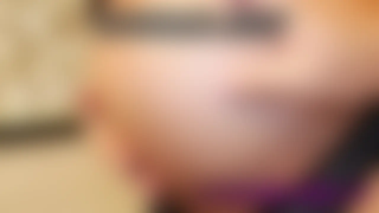 【妊婦】【中出し】【顔出し】【潮吹き】関西弁妊婦のレイカさんの8カ月後期のハメ撮り動画です。そしていつもながら黒くて大きな乳首が最高です。あとすらりとしたおみ足も奇麗です。4度目の御懐妊だという性欲モンスター妊婦さん、電マを充てられて関西弁で「あかん、ヤバい、あかんやつや~」身をよじらせながら悶えるてます。途中何度か電マ寸止め責めで意地悪したのでオマンチョが大洪水でしたw そしてカメラ目線のジュボジュボフェラが気持ちよく海綿体が刺激されます!我慢できずにそのままバック体位から挿入、ボテ腹を押しつぶすような寝バックは背徳感マシマシで興奮します。
「サセ子です、中出し大好きです、いっぱいこ供産みます~」白濁した万個汁がじんわりと溢れ出すブラックホールがエロいですね、我慢できずに正常位でフィニッシュ。もちろん安定の中出しです!
👇レイカさん妊娠6カ月のハメ撮り👇
https://myfans.jp/posts/5019885e-4922-45de-ac77-d9ebd28e4260
👇レイカさん出演、乱交3P①前編はこちら👇
https://myfans.jp/posts/06cfc6ce-518f-490c-83aa-8ebc97e3cb6d
👇レイカさん出演、乱交3P②後編はこちら👇
https://myfans.jp/posts/2e87b6ff-71bc-4af5-867d-6d01804e2cf5
(❁´◡`❁) (2/2)