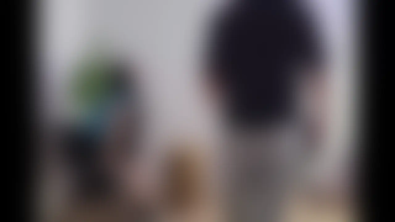 ももちゃん(18)/大学1年生🍑
毎日ハッピー💘な元気印のももちゃん🍑が二回目の訪問です。
前回めっちゃ気持ち良かったからきちゃったと嬉しい言葉をいただきました。
まずはまだまだ夏休み🛟が長いという事で色々と旅行✈️計画のお話。
陽キャ☀️らしく沖縄、京都、高知🐟と沢山遊びにいくとの事です。
肝心の恋愛はというと、サークルしか出会いがなく少し悩んでいそうです。
男女比半々でちょっとエッチな関係㊙️の先輩はいそうですが。。
話が盛り上がりすぎたので急いで背術へ。
スポーツしているだけあってとても健康的な身体です。
自慢はお尻🍑という事で入念にマッサージ。
感度もよく、最後の方はかなり激しく喘いでおりました💦
いい夏休み☀️が送れそうと無事満足して帰宅していただきました。 (2/2)