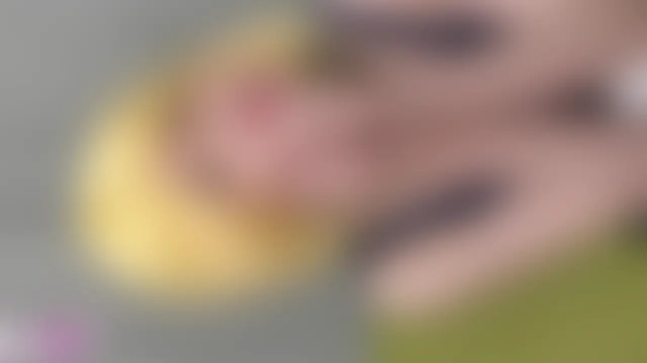 新人ファンサイターももちゃんに襲い掛かるＰからの試練！ご褒美はいちゃいちゃおせっせに生ちＮぽ先生からのザーメン注入！！その３(2/4)
※本作品は分割作品です(2/4)※

[お品書き]
・スク水ストッキング
・アイドル衣装から**へと生着替え
・撮影用に首輪をはめられて嬉しそうなももちゃん
・お風呂に行く前に襲っちゃいました
・ヘリに座らせてローションまみれにしていきます
・散々漏らしてきたのにここでも更にスプラッシュ！！
・十分に濡らした所で生ちＮぽ先生の出番ですよ
・一緒にお風呂に入って立ちバックの後、イラマのまま喉奥に発射！！
・最後は聖水放出でフィニッシュ！！ (2/2)