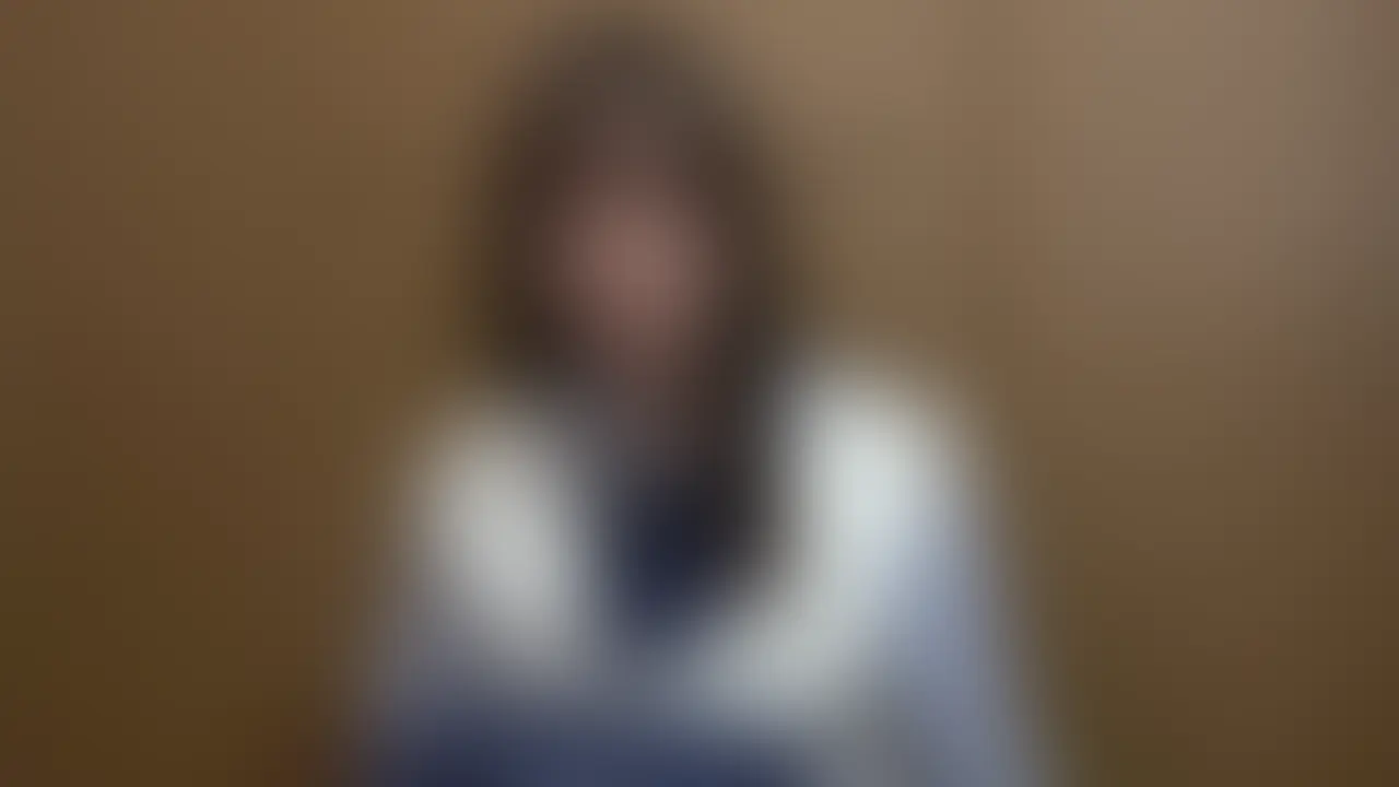 この子は身長が高くスラッとした体形のモデルさんのような女の子です。
整った顔立ちにおとなしめ性格をしていて、おっとりした癒し系の雰囲気は疲れたお客様の心を和ませてくれそうですね。
こんなにかわいいのにこれまで彼氏が一度もできたことがないというのが驚きですね。
学校では美術部に所属しているとのことでしたが、大きなお胸に引き締まった素晴らしい身体つきはどんなコスプレでも卒なく着こなしてくれそうですね。 (2/2)