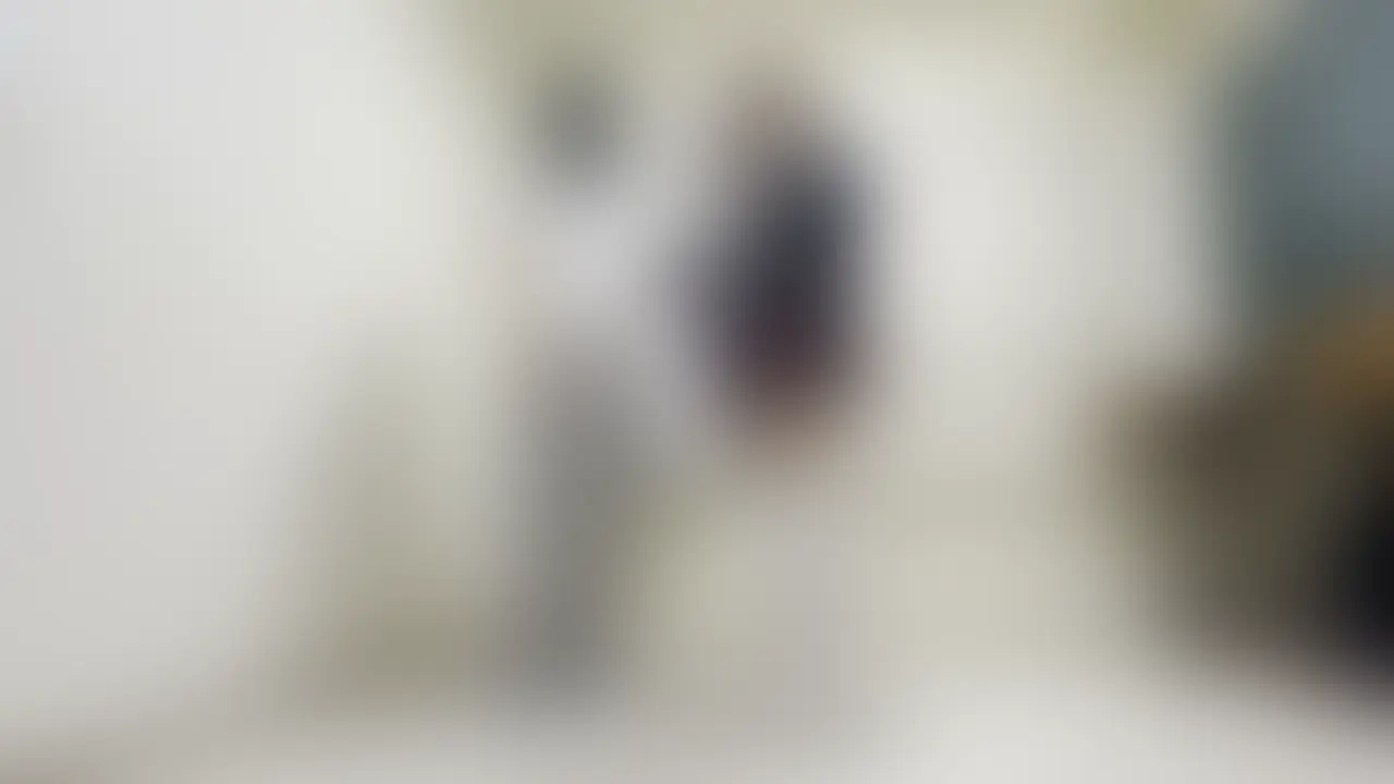 股間キックとくすぐり (2/2)