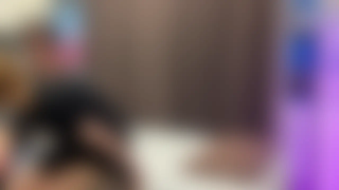 【親友の事が好きな幼馴染の恋の相談を受けてる時にやりたくなって禁断のH】
せいら【21】
正面 服
俺としょうやとせいらは幼馴染
小さいころからずっと見てきた
せいらが俺の幼馴染のしょうやの事はずっと知っていた
正直僕はせいらの事は別に好きじゃなかった
せいらの恋の相談を聞いてると「こいつかわいくなったな、やりてーな」って思ってきましたw
「りょうカッコいんだから彼女作りなよ」って言ってくるのを聞いて
正直「やれる」と確信した
落ち込んでるせいらに優しく軽くキス
反応をうかがうと
「しょうやがスキだってしってるじゃん」と笑顔で言ってくる
これはいけると長めのディープキス
次第に気持ち良くなったのかせいらも僕の首に手を回しキスをしてくる
そのままベットにあげアソコをさわるともうびしょびしょw
「りょうそこ気持ちいい!」と
軽くイカせる ちょろい
そしてせいらにも舐めさせる
これが!せいらのフェラがやばかった・・・
喉奥でおれのちんを全部呑み込む
もう我慢できずクンニでいかせて
挿入しようとすると
「3人の関係崩れちゃうししょうやのことも好きだから」と我に返る
が!無視して挿入
そんなこと言っといて
「りょうきもちいい!」「りょうイクーー!」とイキまくりw
中に発射したあとラブラブのハグとキスでしめた
最後「りょうカッコいい!」って言われ
「りょう好き」って言われたよw
しょうやごめんな
お前もせいら好きだよな・・・
タグ
素人 個人撮影 巨乳 変態 ハメ撮り 美乳 美女 乳首
お尻 フェラ 手コキ 中出し 騎乗位 生ハメ 顔出し
パンチラ NTR ギャル 下着 ミニスカ (2/2)