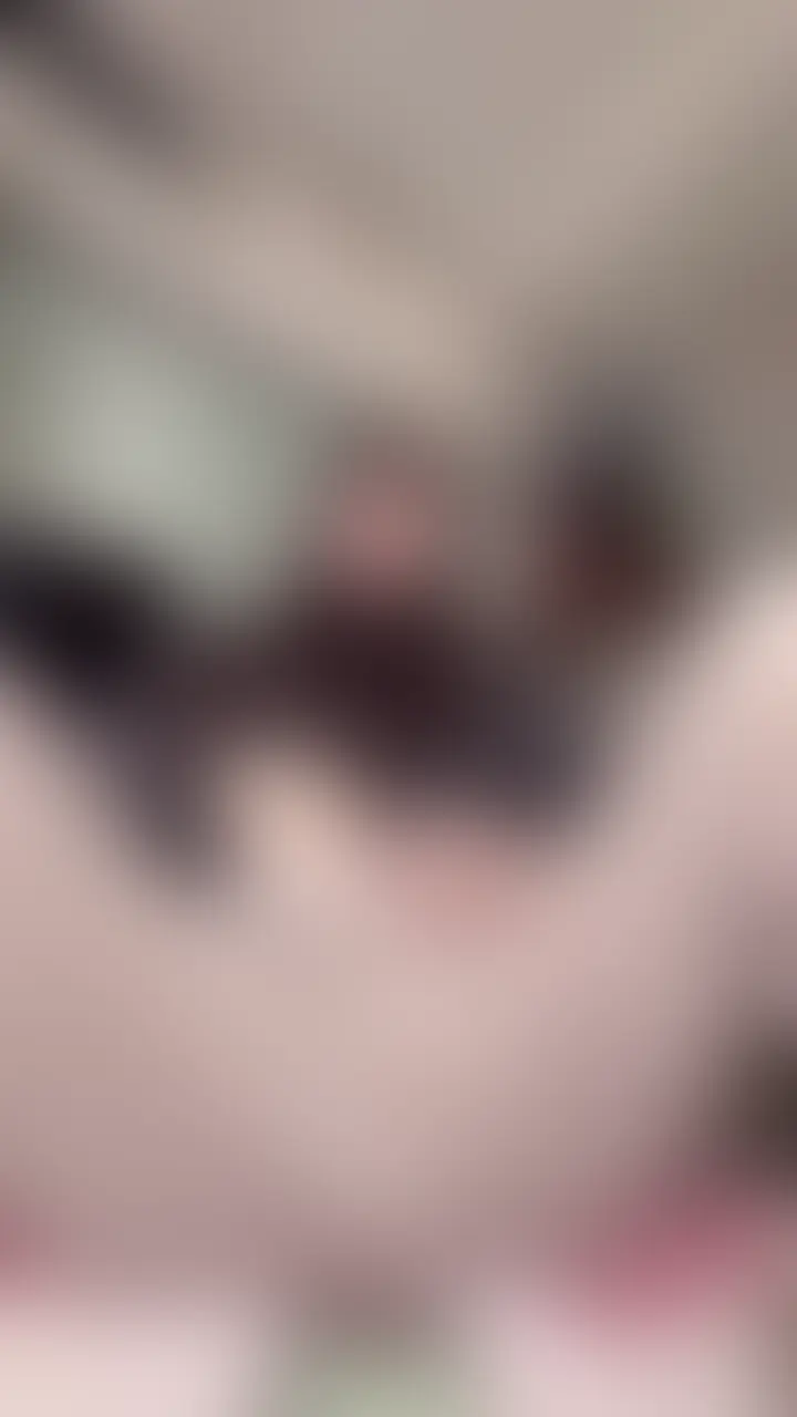 【個人撮影 ガチリアル⚡️激イキオホ声オナニー】
激カワ男の娘(ニューハーフ)が、夜にムラムラがおさまらなくて、普段の撮影とは違ったガチリアルなオナニーを見てもらおうと思って撮影しました♡
普段オナニーする際は、お気に入りマイファンズ動画を見てオナニーしちゃいます♡
えっちな動画を見ながら気持ち良くなるために、激しくシコシコしちゃう姿見てみんな気持ちよくなって欲しいです❕
おちんぽメインで撮っているので、おちんぽミルクがドピュドピュでているの見ていっぱいシコシコしてね♡ (2/2)