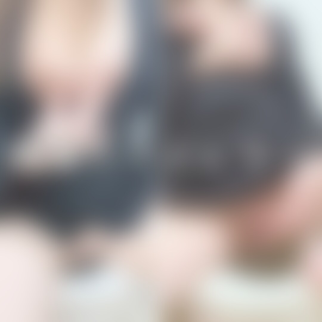 ❤️実家のトイレでこっそりしちゃいました…❤️
右上の【いいね】と【保存】もお願いします🥺
実家に帰った時どうしてもしたくなっちゃって、
トイレでこっそりしちゃいました…///
声が漏れないように気をつけたんだけど、
どきどきする中でのおなにーが逆に興奮しちゃって…はー🥺 (2/2)