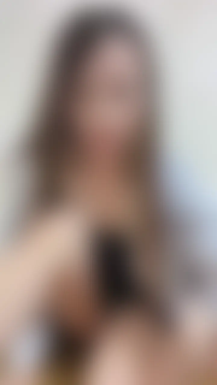 【騎乗位でチ○コ欲しがって潮吹き】

騎乗位でゆっくり動いてたら、
「そんな焦らしてると中で出すよ？」って言われて、
「え…」ってなった瞬間、
腰掴まれて奥まで一気に突かれてそのままドクドク。
中出しの熱で中が反応して、潮吹いた。妄想。。 (2/2)