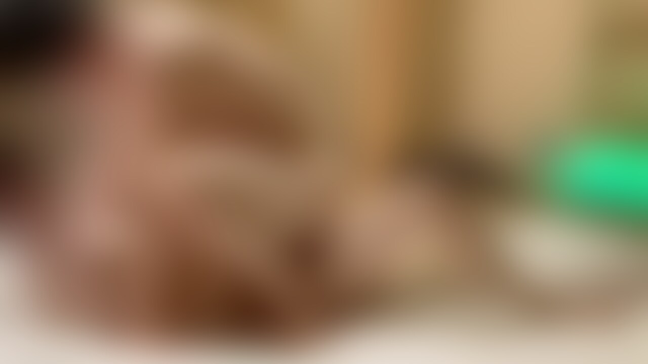 初登場！19歳前髪可愛い系スリム大学生とSEX③騎乗位でも上反りが深く当たるのでヘロヘロに… sample 1