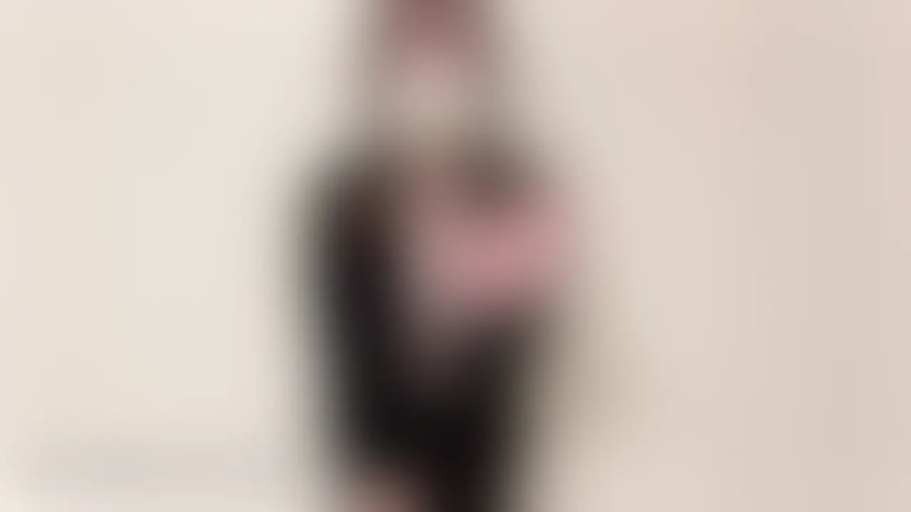※この動画に顔のぼかしは入っていません。
こんばんは🌙
アラサーぼっちOLのさおりです。
ノーパン出勤ってスリルが楽しくてクセになっちゃう💗✨
仕事中からもうビチョビチョだったかも。。💦
我慢できなくてごめんなさい🥺💓 (2/2)