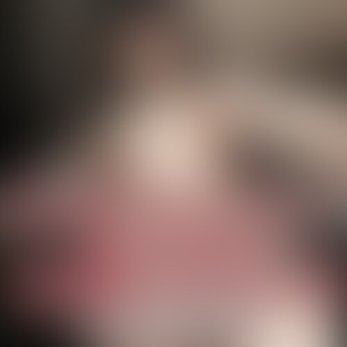 同級生女子と口喧嘩をして
泣かされてしまった男子。
そのまま帰宅すると
ママのおっぱいで甘えてしまう。
同級生女子に
泣かされた事実を知った
ママが落胆しているあいだに
ママのおっぱいをまさぐりだし
ちゅーちゅー吸いだす男のコ。
それだけではおさまらず
勃起した包茎おちんぽを
シコシコはじめてしまう。
ただでさえ泣き虫でみっともないのに
射精することしか考えてない○○○。
「こんな姿、同級生の女子に
見られたらどう思われるかしら」と
イジワルを言いながら○○○のオナニーを
じっくりと見て堪能するスケベママ。
まだまだ泣き止まない泣き虫の○○○は
アヘ顔で涙と鼻水とヨダレを垂らしながら
最後はちんぽ汁まで垂れ流してしまう。

どんどん新作動画を公開していきます！
サンプルを気に入りましたら
「いいね！」「フォロー」「入部」をお願いします！ (2/2)