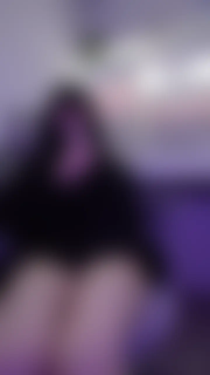 病み上がり性欲満タン🖤ディルドで必死おなにぃ⸝⸝【顔ぼかしあり】
今回の動画は病み上がりおなにー❤️‍🩹

2週間ほど風邪をひいてておなにーどころじゃなかったんだけど
元気になってきたらむらむらもんもんとまんなくて♡

まだ喉が本調子じゃなかったから控えめにしよう
って思ってたのに始めたらぜーんぜん止まんなかった🙈
(声がいまいちで聞き苦しかったらごめんね🙏)

病み上がりのきつきつまんこにお気に入りディルドを入れて
本物おちんぽででおかされてるみたいに
奥をぱちゅんっ♡ぱちゅんっ♡♡

奥突くたび火花がとぶみたいに
きもちよくてやばかった〜〜💭💥

新調したてのデスクチェア汚したくないのに
途中から頭ばかになっちゃって潮吹きも大量。。
我に返ってからびちゃびちゃの椅子を
眺めながらめっっちゃ反省した…(´ . ̫ . `)🌀 (2/2)