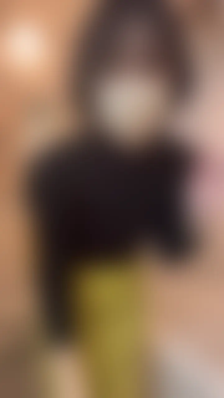 【おもらし】クリ吸いお風呂洗いでおもらし💦
生オナニー配信が終わった後、
ゆっくり湯船に浸かろうとお風呂掃除するくるみ。
久しぶりに深夜配信したら
たくさんの人に見てもらえた喜びとムラムラで
体が「もっとイキたい」って言ってるみたい…///
吸うやつつけながらお風呂掃除しちゃおっかな??
そんな軽い気持ちで入れてみたら
予想以上に気持ちよくて💦
「こんな変態人妻でごめんなさぁい…っ」
謝りながらも快楽に溺れて
最後にはだらしなくおもらししちゃうくるみ、7分40秒です…♡ (2/2)