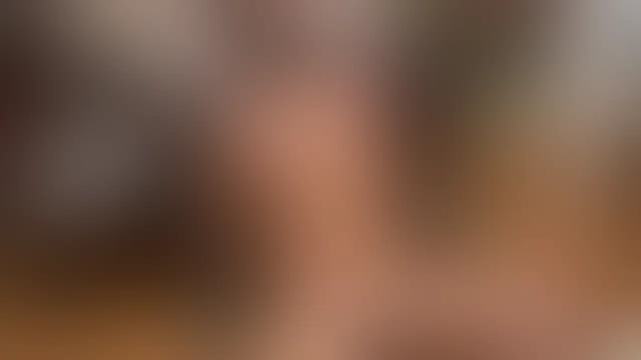 現役キャバ嬢がキャバドレ姿でマゾを射精させてみた♪
まずは脚で羽交締めにしながら乳首たくさんいじめて生殺しに、、
そのあと我慢汁だらだらのマゾくんをベットに移動させて顔面騎乗やローションストッキングで追加制裁♡
最後は一日履き続けて汗たっぷり染み込んだストッキングで包んでたっぷり絞り出してきました‼︎‼︎ (2/2)