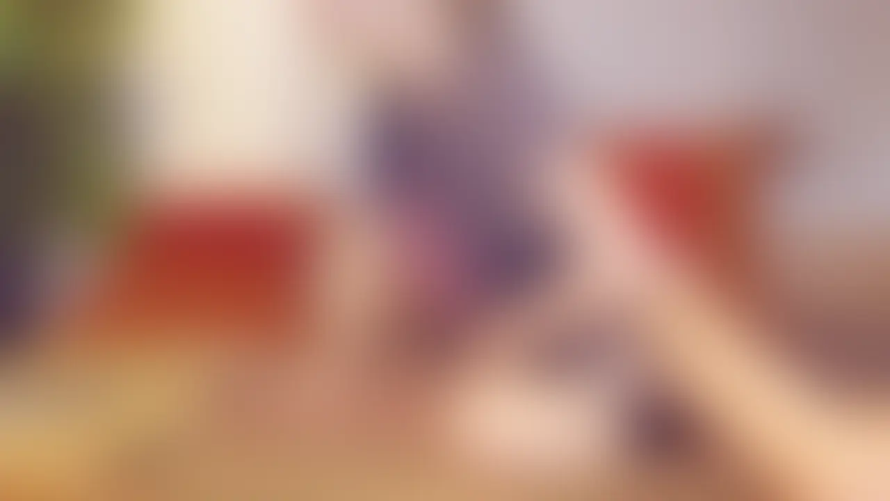 [ai 妄想#003] 誰にも見られない午後、アイドルがそっと殻を脱ぐ瞬間


地方アイドルの ai（あい）、20歳。
ダンスレッスンへ向かうはずが、ふと開いたSNSに映ったのは、
地元の同級生たちが大学の昼休みに笑い合う写真。

「……いいな、こういうの。」

…その一枚だけで、張りつめていた気持ちがふっと緩む。


ソファで服をゆるめて過ごすうちに、
「もう今日は、いいよね」と心の糸がさらにほどけていく。

部屋は静かで、カーテン越しの光だけがやわらかく揺れている。
その安心感に包まれながら、
ai はそっと、最後の一枚すら脱いでしまう。

緊張も義務感もない、ただの20歳の女の子に戻った体温。
ソファに身を預け、ゆったりと呼吸する ai。
誰にも見せる予定のない姿なのに、
どこかほっとしたように、少しだけ誇らしげにも見えた。

これは、ステージでは決して見せない
ai の“ほんとうの午後”の続き。 (2/2)