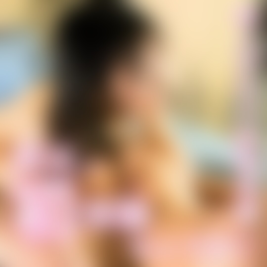 美人ガールズバー定員の処女ちゃんとの密会動画です!
イチャイチャと前戯で沢山甘やかしてきました!
※本シーンは全編1本流し動画になります。
【ガールズバーの店員、純真無垢な処女ちゃんの卒業式】
僕はある日、𝕏でメッセージを受け取りました。それは、ガールズバーの店員である彼女からのものでした。彼女は、僕のハメ撮り動画を見て、処女を卒業させてほしいと依頼してきたのです。
僕は驚きながらも、彼女の純真な想いに惹かれ、密会を約束しました。初めて会った彼女は、明るく笑顔が素敵な女性で、僕の緊張を和らげてくれました。
「ずっと、ひかるさんの動画を見て、憧れていました。処女を卒業させてください」と、彼女は真っ直ぐな目で僕を見つめました。その純粋な想いに、僕は胸が熱くなりました。
初めてのフェラは、少しぎこちないながらも、彼女の真剣な表情が印象的でした。僕のチンポを咥え、舌を這わせるその姿は、まさに初々しく、可愛らしかったです。
「気持ちいい...もっと、もっと知りたい」と、彼女は快楽に目覚めていきました。僕の愛撫に、彼女は徐々に声を上げ、その純真な姿は、官能的でした。
「凄く気持ちよかった...また、会いたい」と、彼女は満足そうな笑顔で言ってくれました。
※本シーンは前戯〜本番まで全編収録しています
◾️関連ワード
・素人
・個人撮影
・おっぱい
・ハメ撮り
・フェラ
・下着
・変態
・美乳
・お尻
・裏垢女子
・裏垢
・手コキ
・美女
・エロ
・乳首
・射精
・全裸
・美人
・オリジナル
・○○○
・可愛い
・個撮
・美少女
・色白
・かわいい
・パンツ
・ヌード
・騎乗位
・バック
・おしり
・美脚
・美尻
・正常位
・淫乱
・勃起
・日本人
・清楚
・裏アカ女子
・素人投稿
・フェラチオ
・裏垢男子
・処女
・スレンダー (2/2)