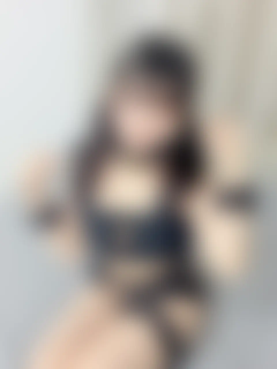 望月うさぎ🎀コスプレ女子大生「自撮り…💭7月暑いねー‪🥲‎」の投稿サムネイル